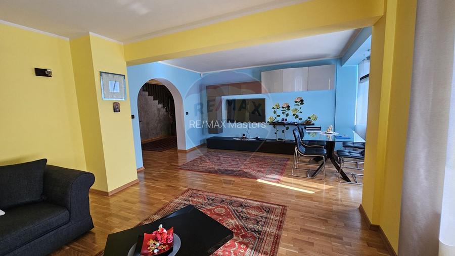 Casă / Vilă de lux cu 8 camere de vânzare in Obcini, Suceava - 12