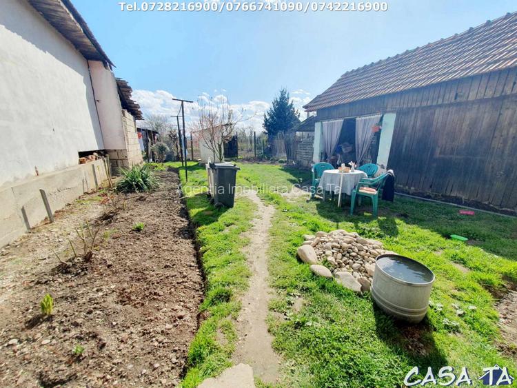Casa+Teren aferent si Anexe, Str. Petresti - 15