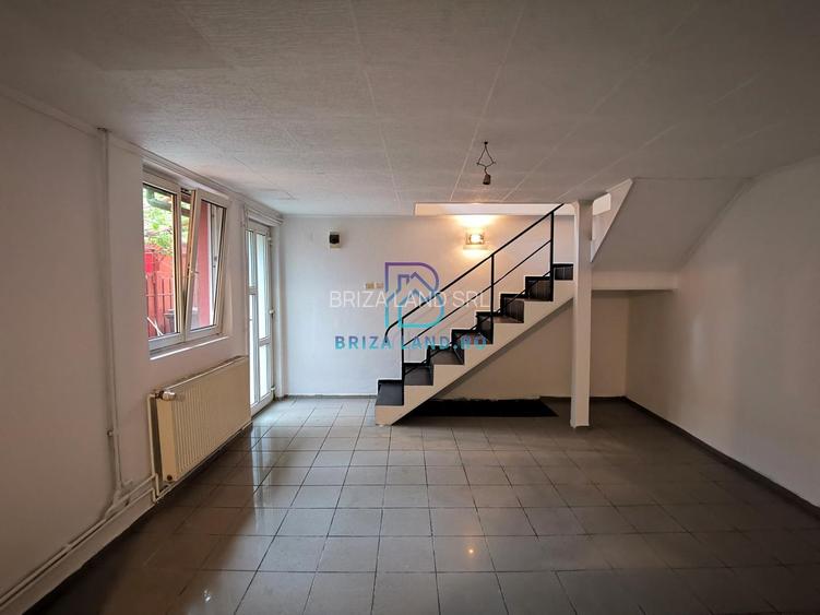 soseaua  Chitilei, Crusovat, casa P+Pod, sup. 238mp, 9 camere - 3 apartamente - 15