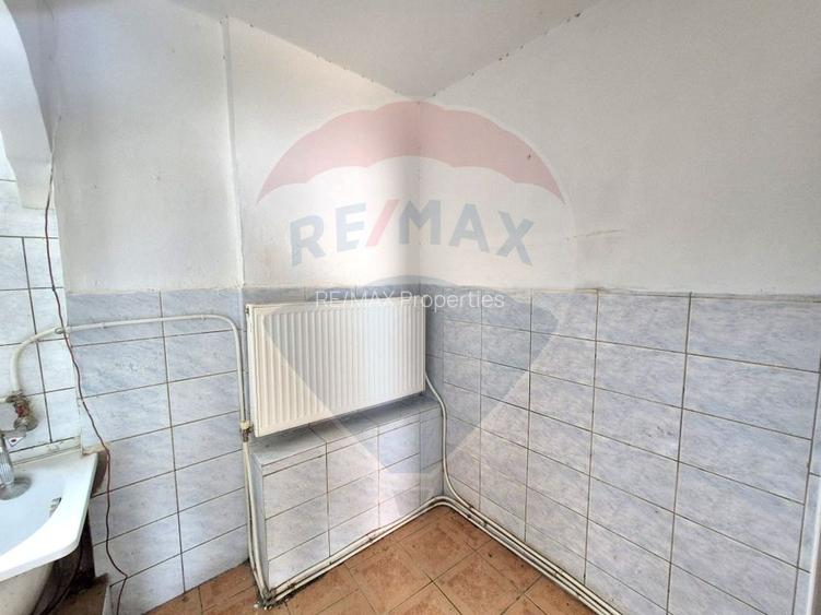 Casa de vanzare pretabila locuinta sau afacere | 13 Septembrie - 13