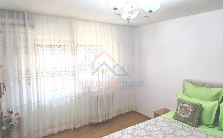 3 camere parc Sebastian, 2 balcoane - 4