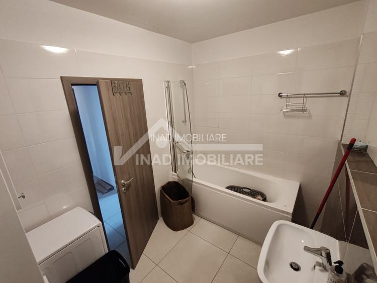 Apartament cu 3 camere, 2, bai, balcon si terasa, Str. Constanta - 12