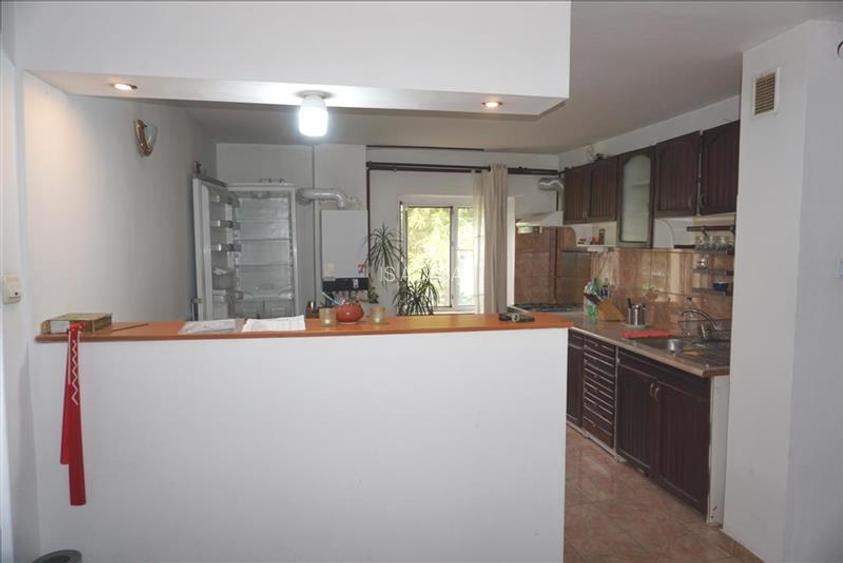 Apartament cu 4 camere si CT in 1 Mai - 10