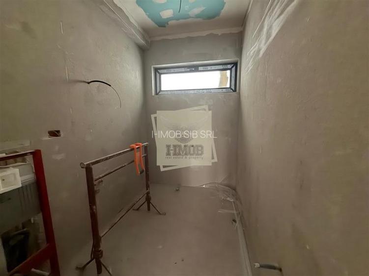 Casa individuala cu 4 camere 3 bai si 390 mp teren in Sura Mica - 12