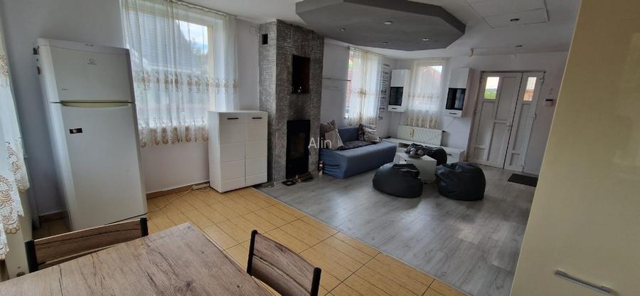 Investitie:Casa cu 2 apt, 8 camere, 308mp utili, 400m de mall Selimbar - 11