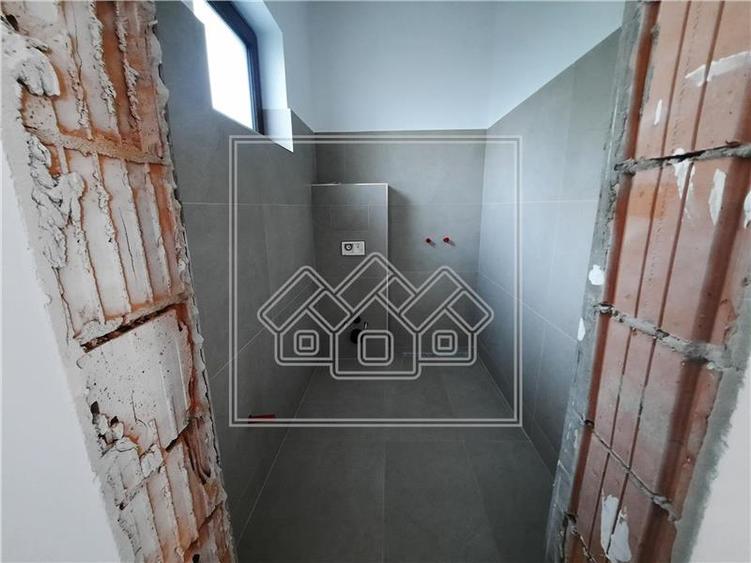 Spatiu comercial nou, modern, 81 mp utili, zona Piata Cluj