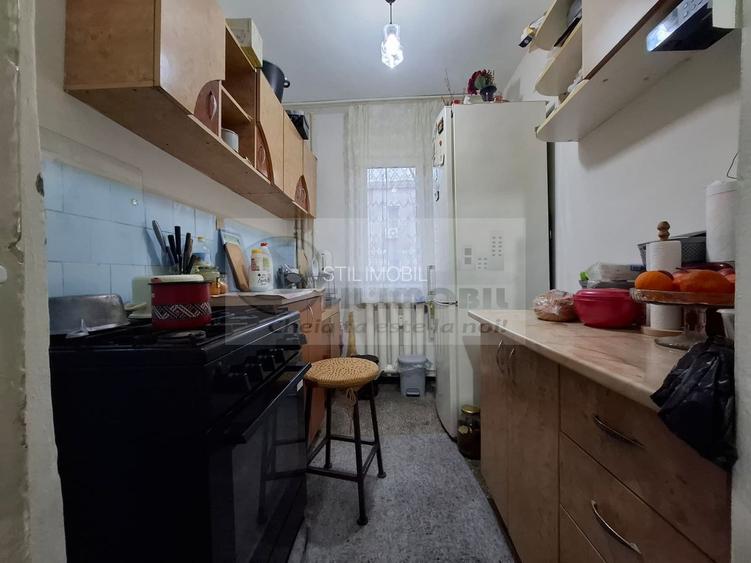 Apartament 3 camere Dacia, etaj 3, fara risc, pe mijloc - 6