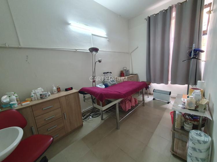 Spatiu cu vitrine – zona Unirii - 5