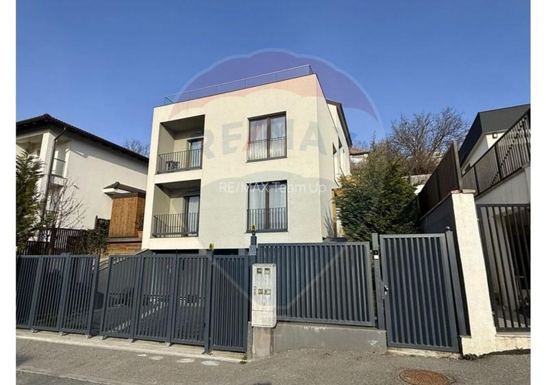 Vilă ultrafinisată cu două unități locative în zona Gruia - 19