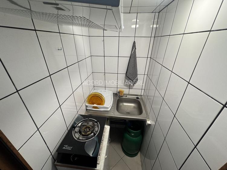 Garsoniera zona Far - 3