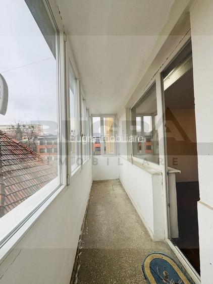 Apartament 3 camere, etaj intermediar, P-ta 14 Iulie - 8