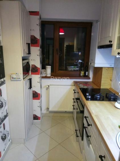 Vand apartament 3 camere Damaroaia Jiului zona linistita - 2