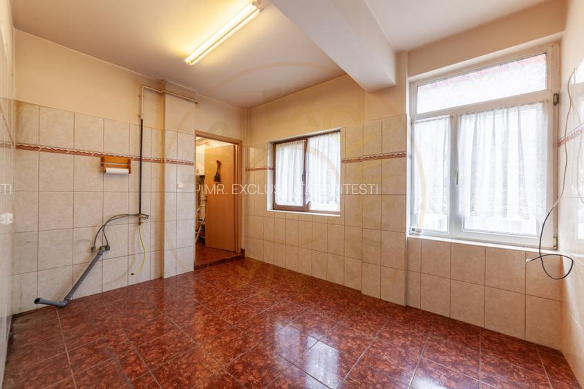 Gavana- 3 camere parter inalt- bloc 2008 & parcare curte privata - 12