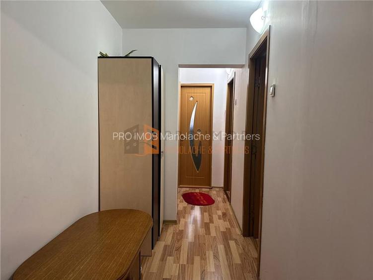 Apartament 3 camere cf 1 semidecomandat zona Micro 5 - 9
