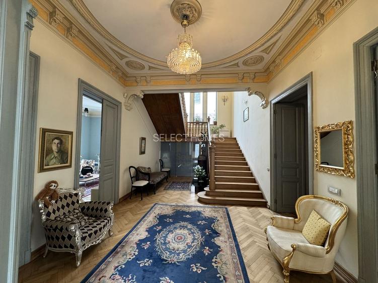 Vila istorica de vanzare in zona *Unirii* | 21 camere | curte, garaj - 2