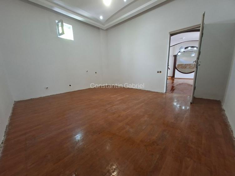 Piata Unirii, Calea Calarasilor, Hala Traian, PROPRIETAR, vand casa P+M, 4 cam. - 10