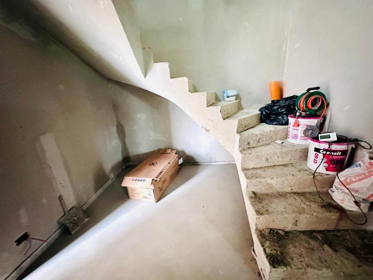 Duplex despartit prin camera tehnica 3 camere si 2 bai - Mosnita Noua