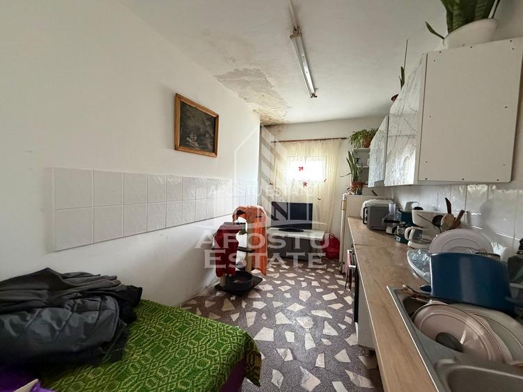 Casa individuala, cu 12 camere,5 bai, acces auto, teren 642, Girocului - 9