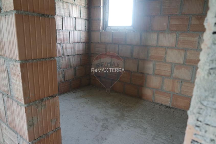 CASA CUPLATĂ DE VÂNZARE la rosu sau la semifinisat în Tăuții Măgherăuș - 4