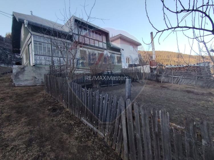 Case cu 7 camere de vânzare în comuna Panaci, sat Drăgoiasa. - 5
