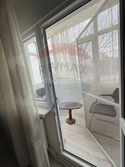 Apartament cu 4 camere de vânzare în zona 1 Mai - 14