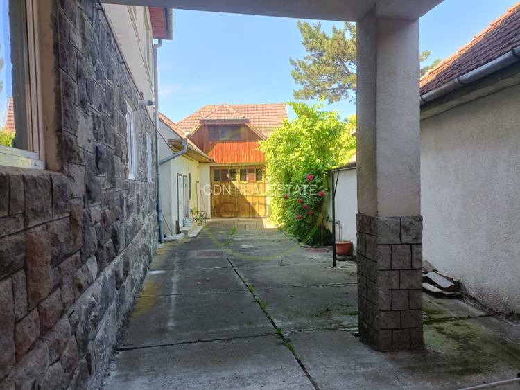 Casă vilă de vânzare în Reghin, zona centrală. - 3