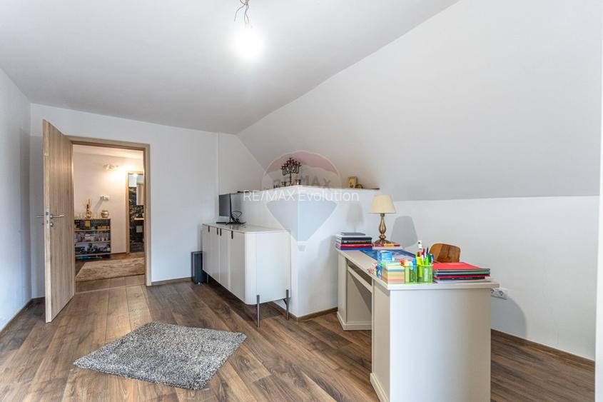 Casă / Vilă cu 6 camere de vânzare in Tarlungeni - 18