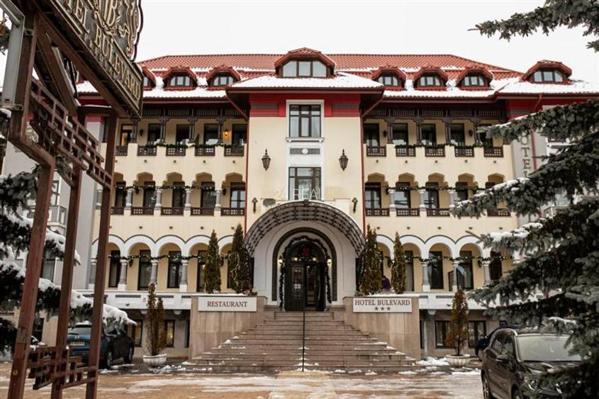 Hotel de vanzare in Predeal potrivit pentru investitie - 16