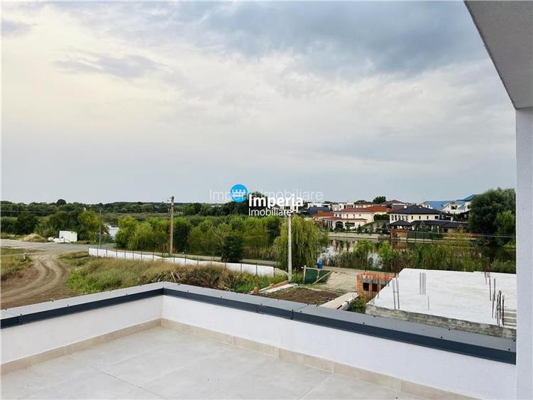 Persoana fizica de vanzare doua VILE DE LUX cu vedere la lac CORBEANCA - 11