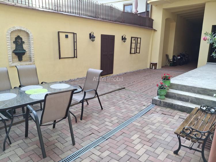 Cladire mixta cu spatii la parter si numeroase incaperi -central - 20