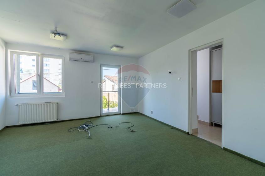 Casa cu 12 camere de inchiriat, Str. Traian - 11