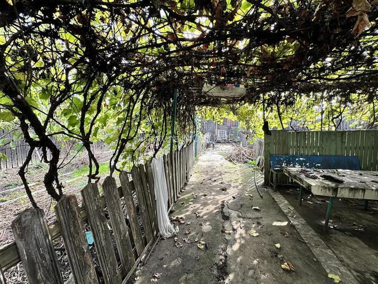 Casa de vanzare în zona linistita - 4