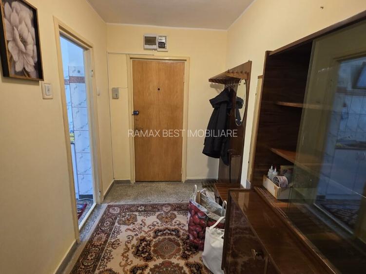 1 Decembrie 1918, intersectie Jean Steriadi, 10 minute metrou, vav Auchan - 2