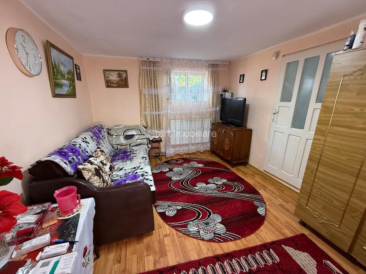 Casa E85, Podu Iloaiei, la strada - 8