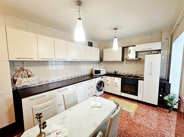 Mobilat & utilat, 3 camere, doua balcoane, bloc 1990, boxa & debara - 5