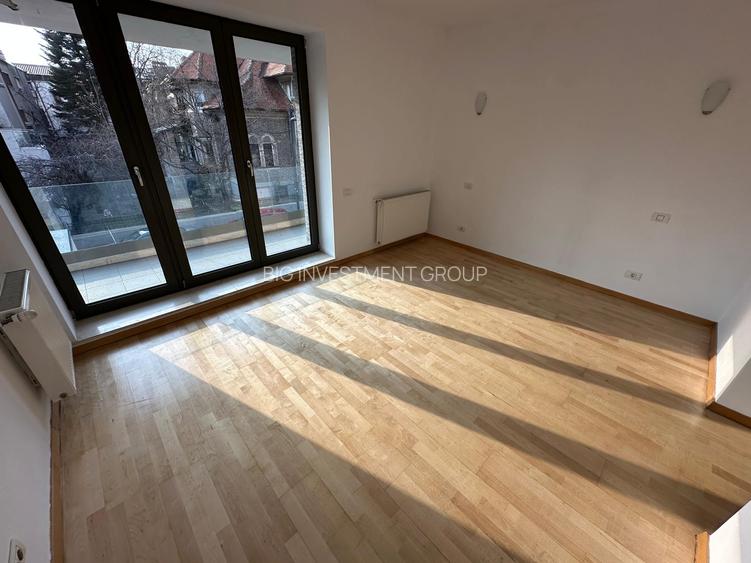 Capitale, imobil  2014, apartament stil duplex, scara interioara, curte proprie - 2