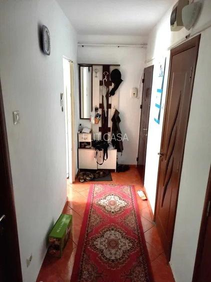 Apartament cu 2 camere, etaj 3/4, zona Podu Ros - 4
