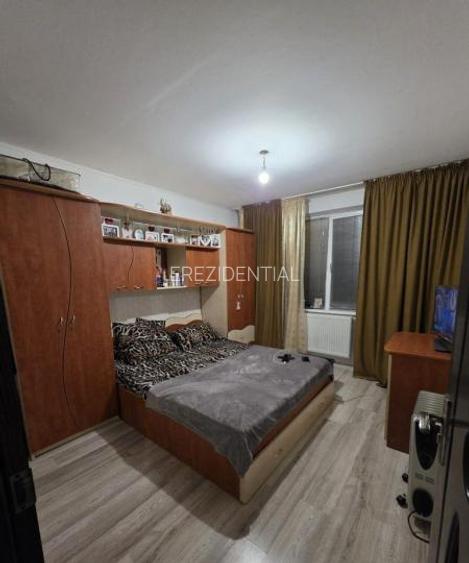 Apartament -4 camere - semidecomandat - Berceni - 5