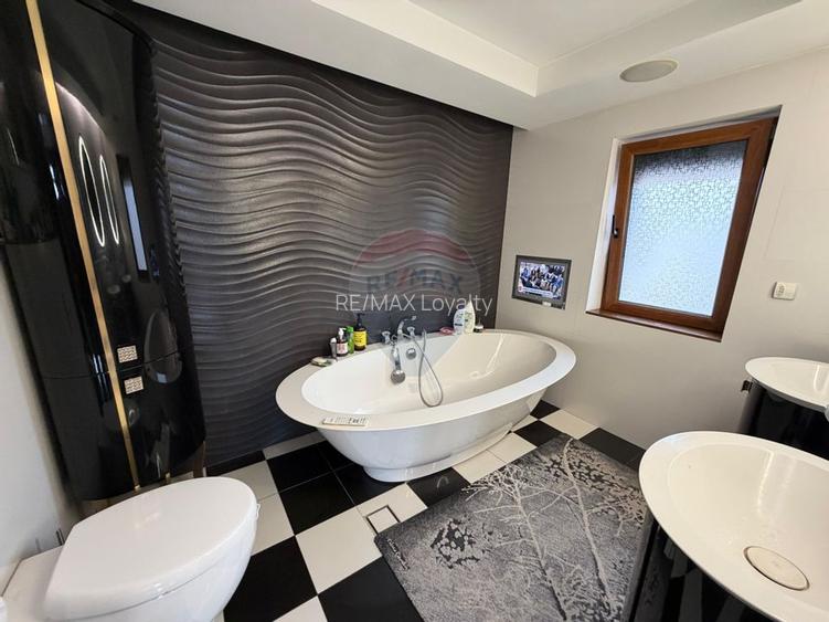 De vanzare Casă / Vilă cu 9 camere la lac cu piscina - 25