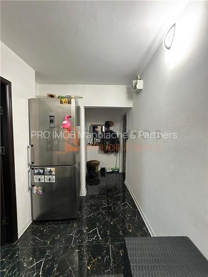 Apartament 3 camere cf 1 semidecomandat zona Micro 5 - 7