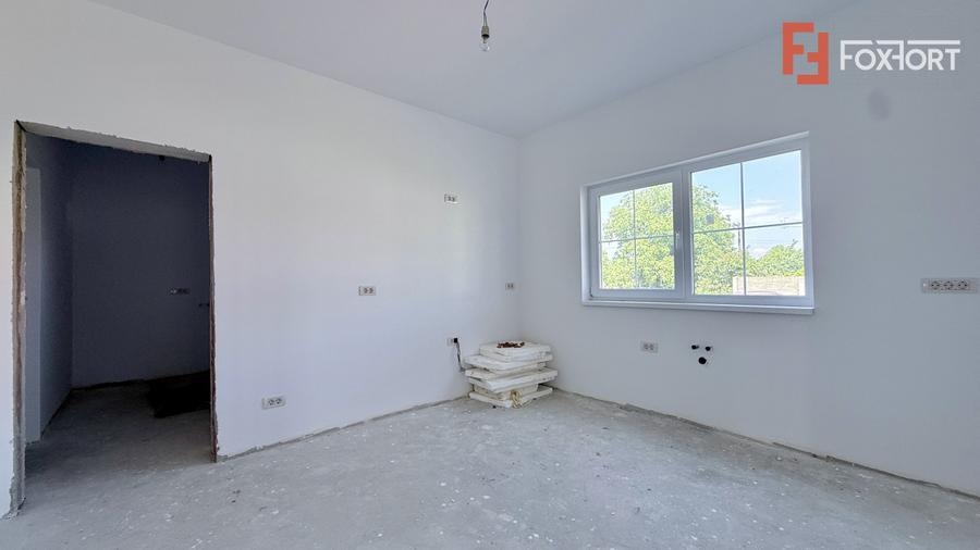 Duplex de vanzare, 5 camere despartit prin garaj - Mosnita Veche