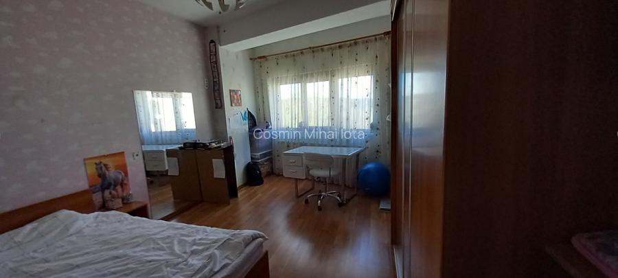 Închiriez apartament 3 camere - 2
