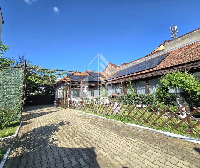 Casa individuala de vanzare, 4 camere, 2 garaje, Lipovei