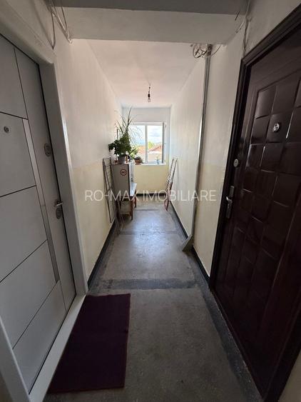 Garsonieră 27 mp cu balcon - etaj 2 - nemobilata -bloc an 1980 - 34