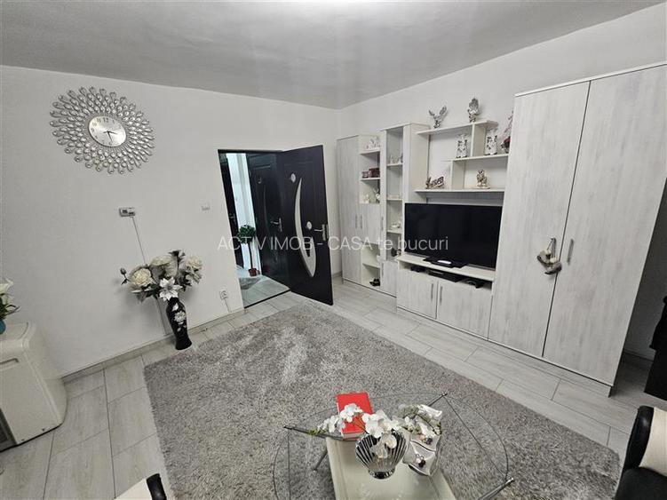 Resita, 3 Cam. Cf. 1, Et. 1, Bulevard, Micro 4 - 26