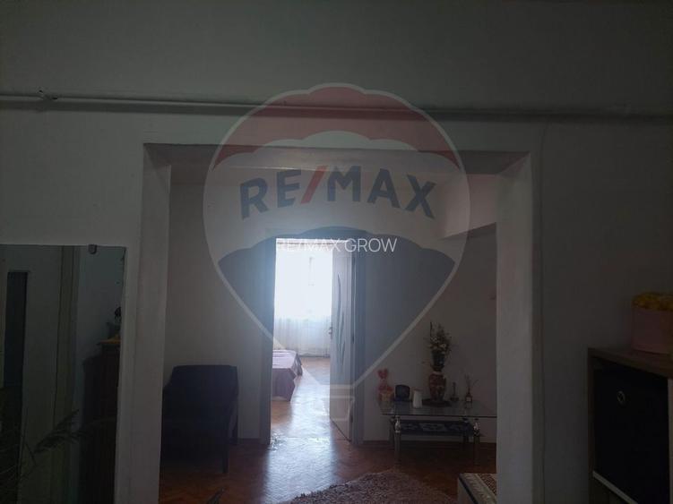 Apartament cu 4 camere decomandat de vânzare în Moinesti - 7