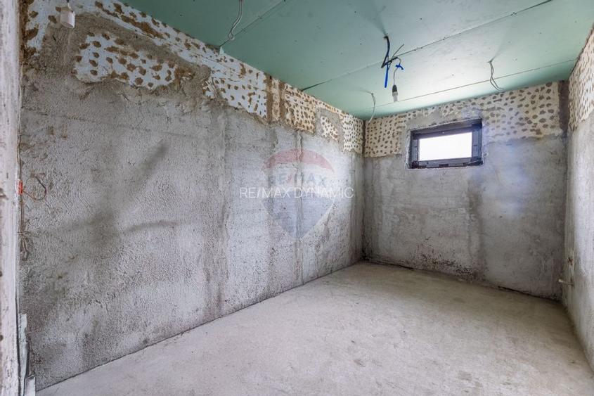 Casă cu 3 camere de vânzare, renovată la gri, teren 2100m Variașu Mare - 10