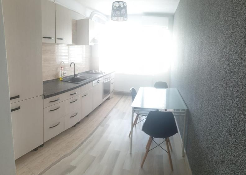 Apartament 4 camere, 100 mp (împartit în 2 ap. decomandate), zona 1 Mai