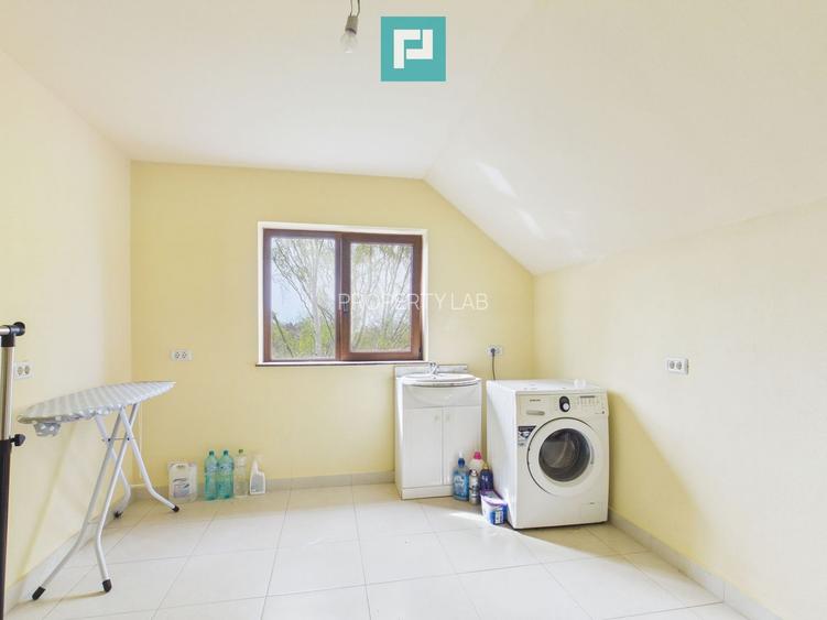 Casă spațioasă în Sântana - 11