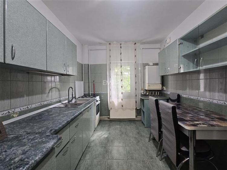 Chirie apartament 2 camere Bacau zona Piata Sud Mobilat - 4